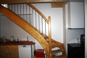 Escalier quart tournant fabriqué sur mesure en bois
