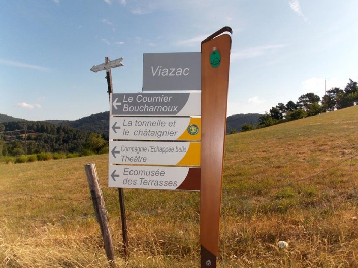 Panneaux de signalétique mono-mat sur la Commune de St-Michel de Chabrillanoux