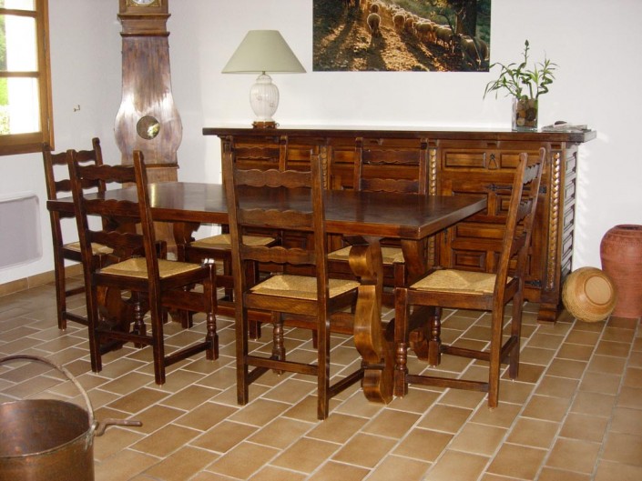 Salle à manger : Table, Chaises et buffet